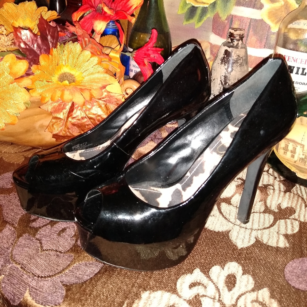 Jessica Simpson Black Peep toe heels